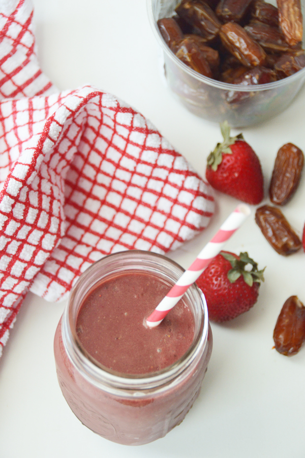 Strawberry Date Smoothie | Pumps &amp; Iron