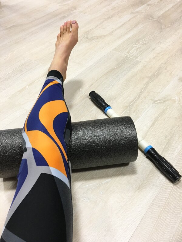 foam-rolling-fabletics-leggings