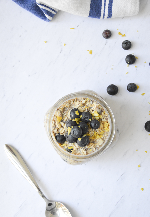 Blueberry Muffin Overnight Oats - This make-ahead breakfast is easy and delicious! #blueberry #overnightoats #recipe #vegan #breakfast #oatsrecipe #oatmealrecipe