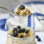Blueberry Muffin Overnight Oats - This make-ahead breakfast is easy and delicious! #blueberry #overnightoats #recipe #vegan #breakfast #oatsrecipe #oatmealrecipe
