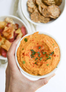 Roasted Carrot Hummus - This delicious roasted carrot hummus makes for a perfect dip or spread! #vegan #hummus #plantbased