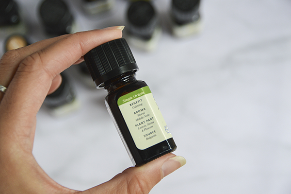 EOs 101: What to Know When Choosing an Essential Oil Brand - look for the following on the labels to make sure you're buying a quality essential oil! #aromatherapy #essentialoils #wellness https://pumpsandiron.com