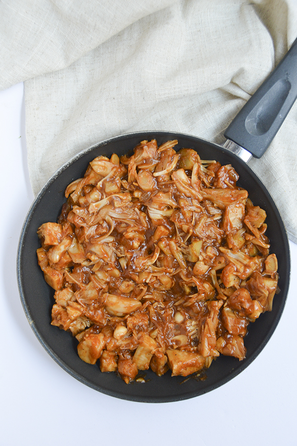 BBQ Shredded Jackfruit (Vegan Pulled Pork) - learn how to make bbq jackfruit #vegan #plantbased #bbq #recipe https://pumpsandiron.com