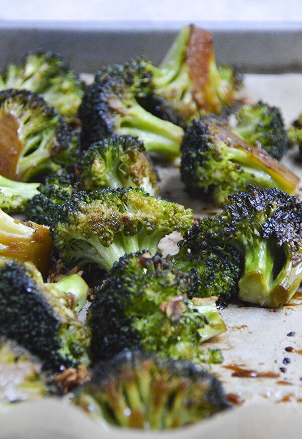 Ginger Roasted Broccoli - Easy roasted broccoli with sesame oil, ginger, garlic and soy sauce. #broccoli #roastedbroccoli #vegan #plantbased